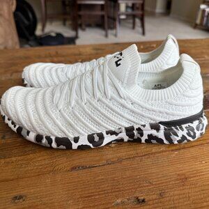 Like New Condition Womens APL Sz 9, Techloom Wave